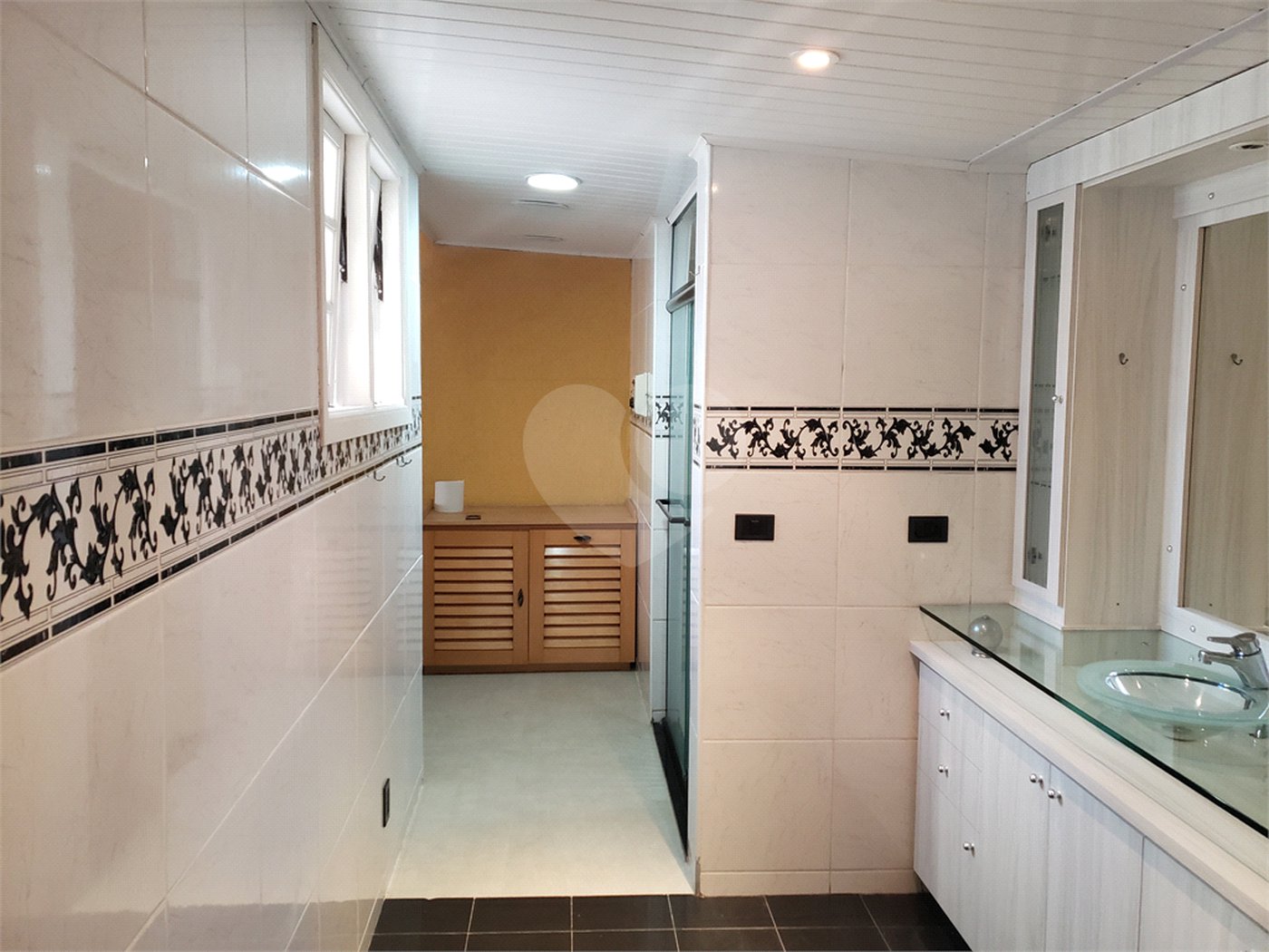 Casa à venda com 4 quartos, sendo 1 suíte,  em Vila Oliveira, Mogi das Cruzes, SP