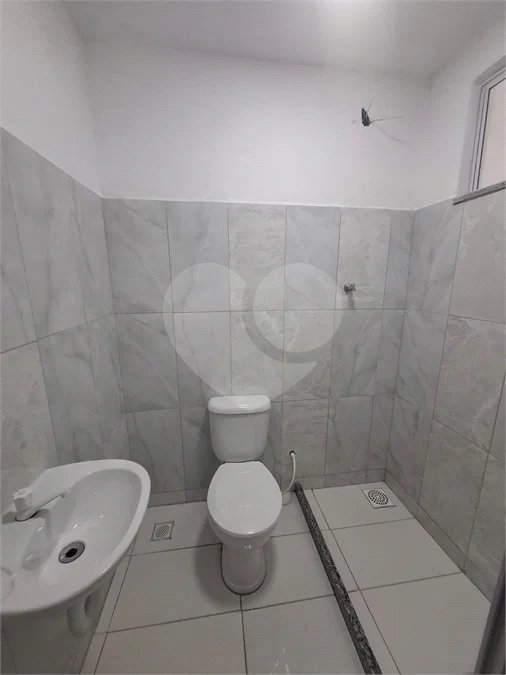 SOBRADO TIPO APARTAMENTO COM 1 QUARTO PARA LOCAÇÃO 38m² - SANTÍSSIMO
