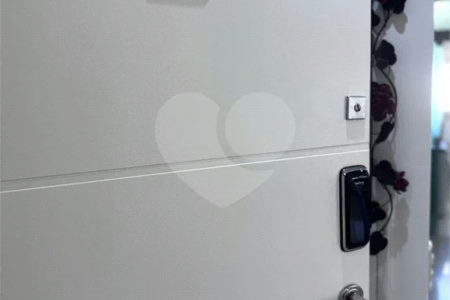 O Seu Apartamento Exclusivo: 74 m² Reformados ao Lado do Ibirapuera!