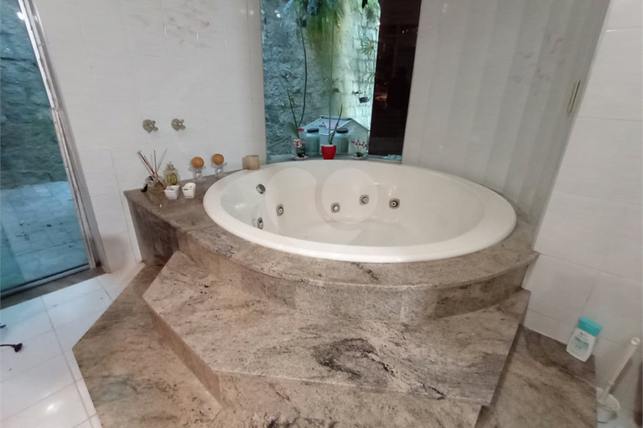 Sobrado à venda com 4 suítes em Tremembé, São Paulo, SP