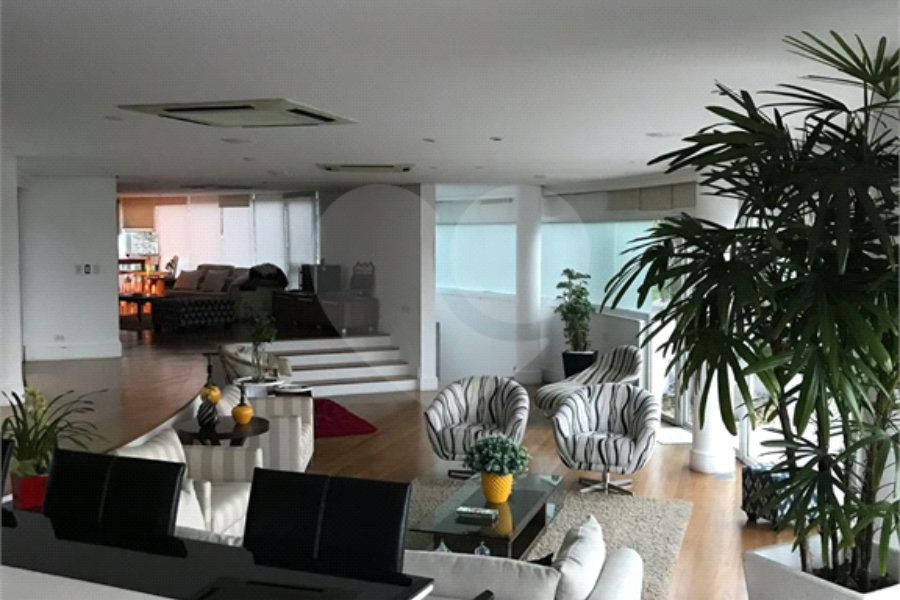 Casa à venda com 4 quartos, sendo 8 suítes, no condomínio Residencial Jd. Ibiratiba, São Paulo - SP