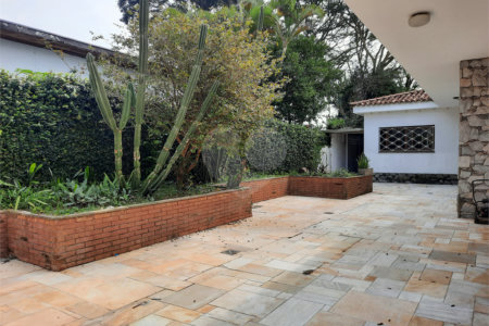 Casa Térrea à venda com 3 suítes em Interlagos, São Paulo, SP