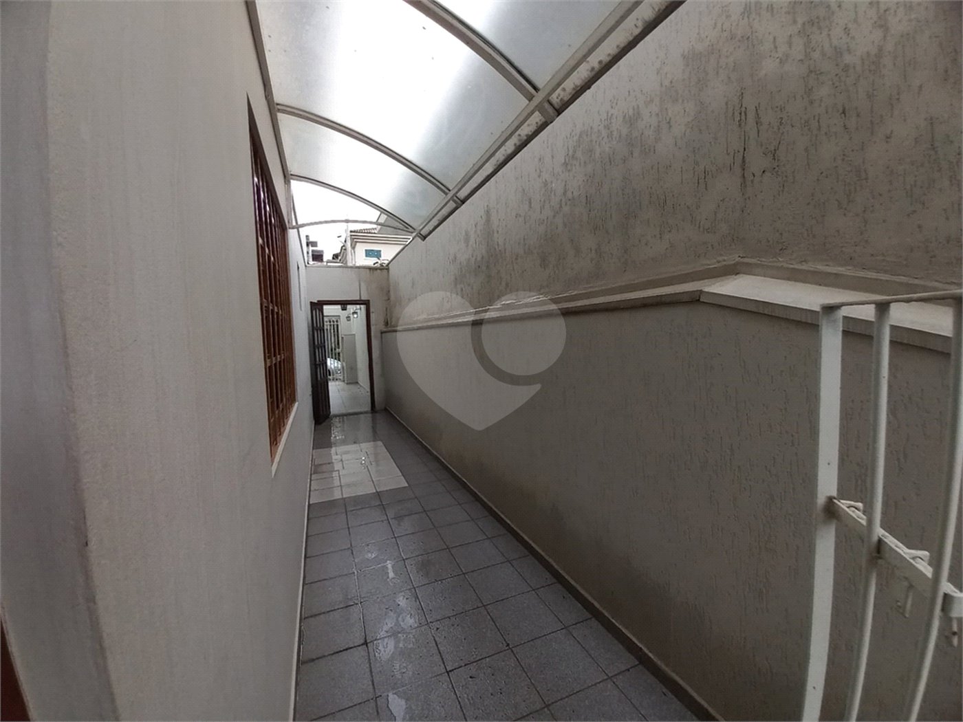 Sobrado à venda com 4 quartos, sendo 3 suítes, em Cidade São Francisco, São Paulo, SP