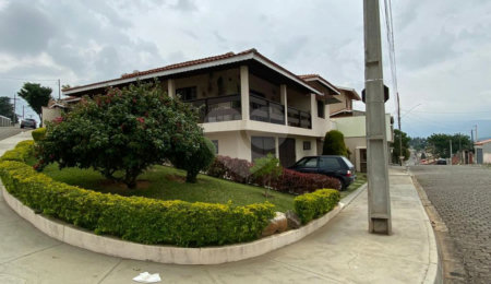 Casa à venda com 4 quartos, sendo 1 suíte, no Centro, Bom Jesus dos Perdões, SP