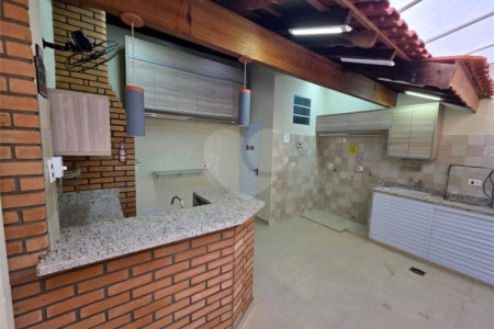 Sobrado 3 quartos 1 suíte e área de lazer