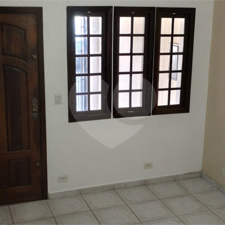 Sobrado à venda com 4 quartos, sendo 1 suíte, em Vila Nivi, São Paulo, SP