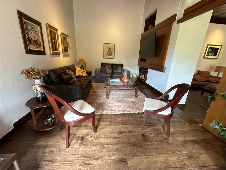 Casa à venda com 4 quartos, sendo 2 suítes,  no condomínio Chacara Marques, Santana de Parnaíba - SP