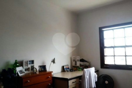 Sobrado à venda com 4 quartos, sendo 2 suítes, em Vila Nivi, São Paulo, SP