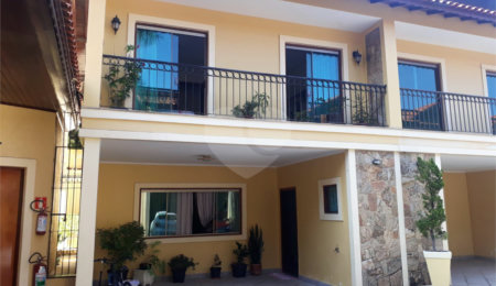 Casa à venda com 3 quartos, sendo 1 suíte,  no condomínio Horto Residence, São Paulo - SP