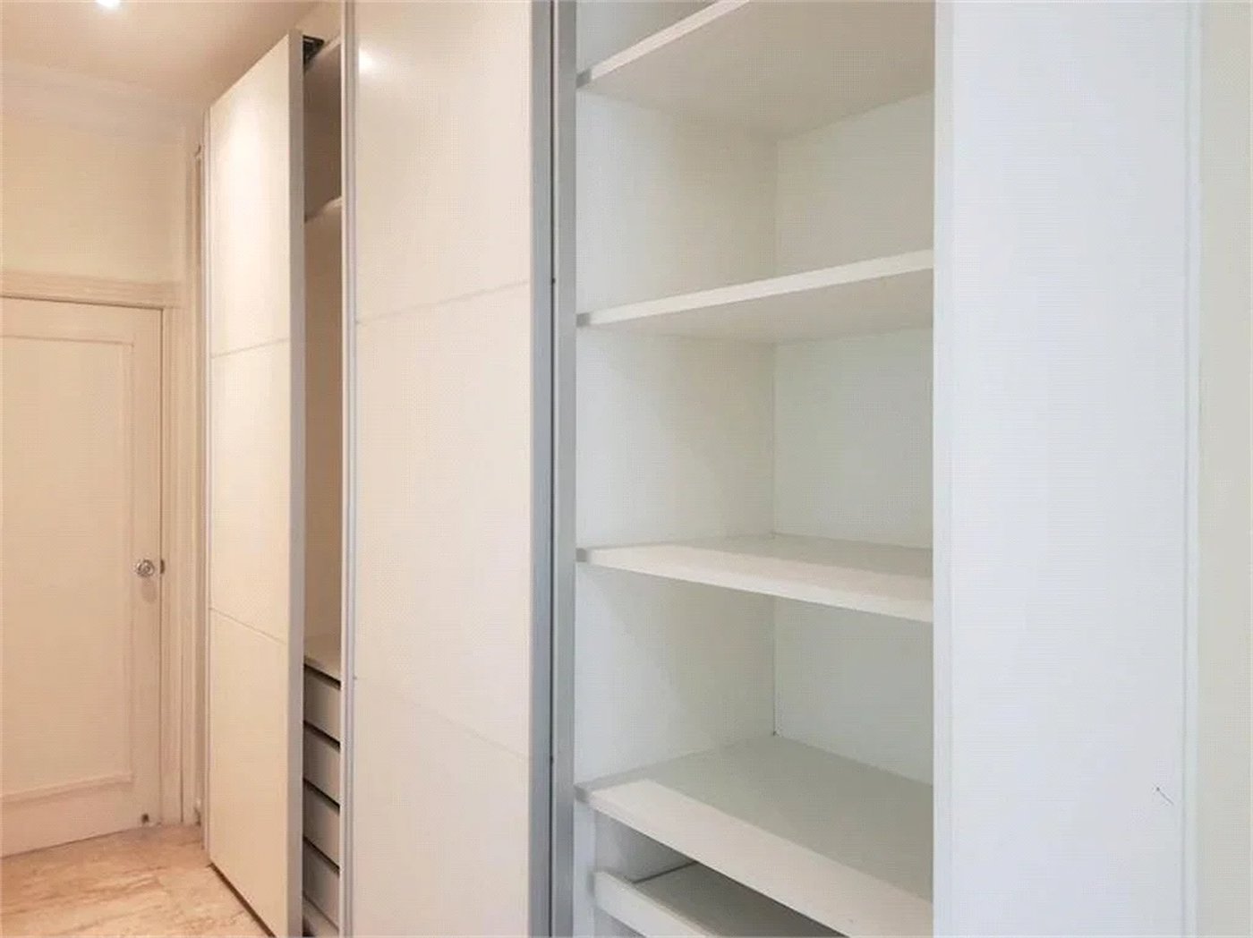 Casa à venda com 4 suítes no condomínio Vilaretto, São Paulo - SP