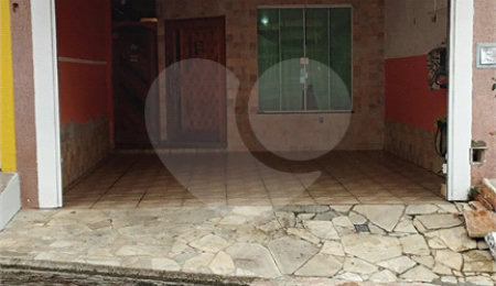 Sobrado à venda com 3 quartos, sendo 1 suíte,  em Vila Nova Cintra, Mogi das Cruzes, SP
