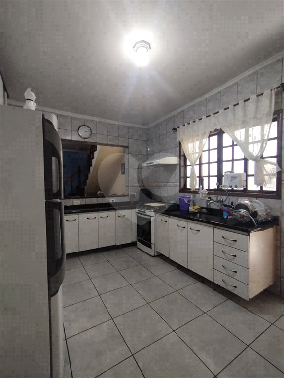 Sobrado à venda com 3 quartos, sendo 1 suíte, em Biritiba, Poá, SP