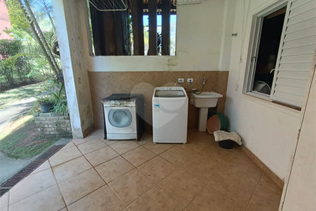 Casa à venda com 4 quartos, sendo 3 suítes, no condomínio Patrimônio do Carmo, São Roque - SP