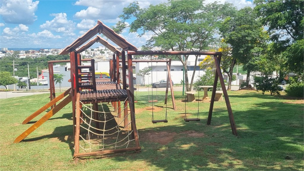 Casa à venda com 3 quartos, sendo 1 suíte, no condomínio Condomíno Helena Maria, Sorocaba - SP