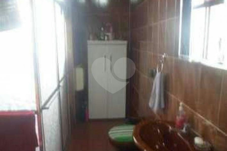 Casa à venda com 2 quartos, sendo 1 suíte, no condomínio Travessa Carmem Lúcia Carneiro,88, São Paulo - SP