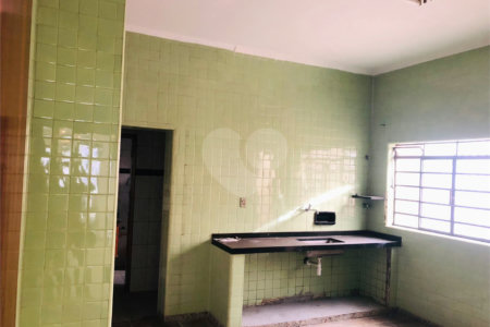 Casa à venda com 3 quartos, sendo 1 suíte,  no Centro, Mogi das Cruzes, SP