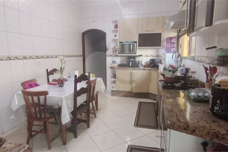 Casa à venda com 4 quartos, sendo 3 suítes, em Jardim Vila Galvão, Guarulhos, SP