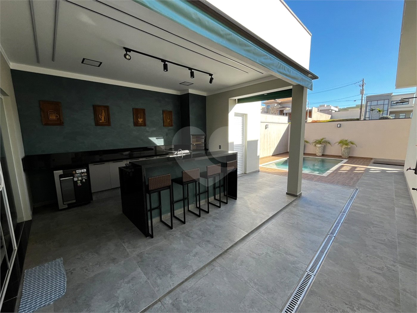 Casa à venda com 3 quartos, sendo 1 suíte, no condomínio Residencial Golden Ville, Itapetininga - SP