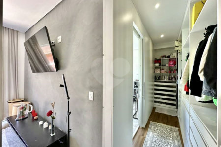 Casa à venda com 4 quartos, sendo 3 suítes, no condomínio Vilarejo, Carapicuíba - SP