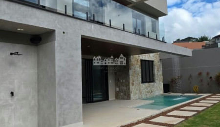 Casa à venda com 4 quartos, sendo 3 suítes, em Nova Gardênia, Atibaia, SP