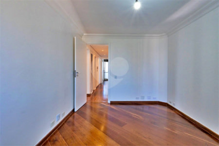Apartamento à venda com 3 suítes em Campo Belo, São Paulo, SP
