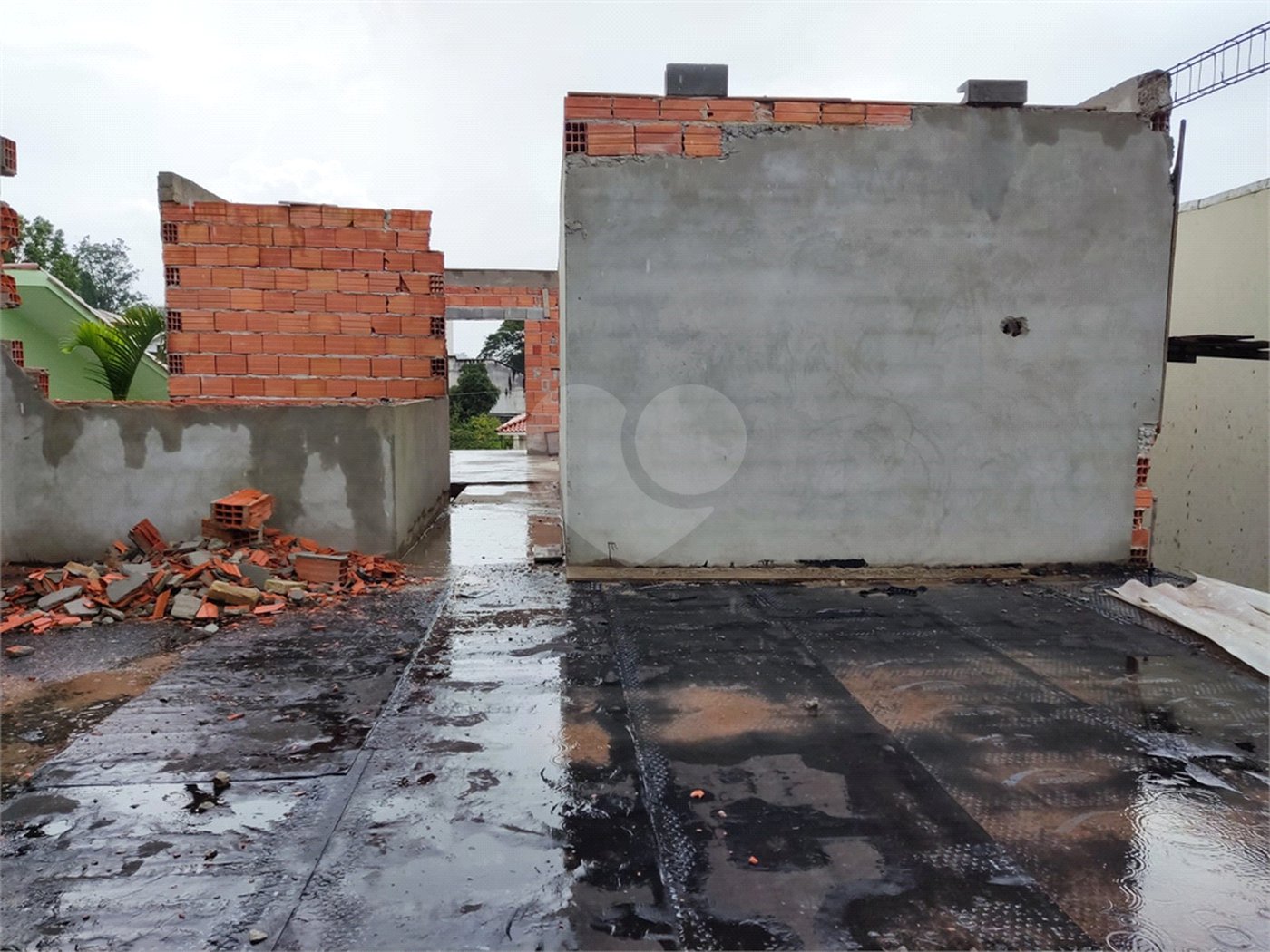 Sobrado à venda com 4 quartos, sendo 2 suítes, em Tremembé, São Paulo, SP