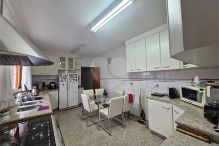 Casa à venda com 3 suítes no condomínio Residencial Jardim França, São Paulo - SP