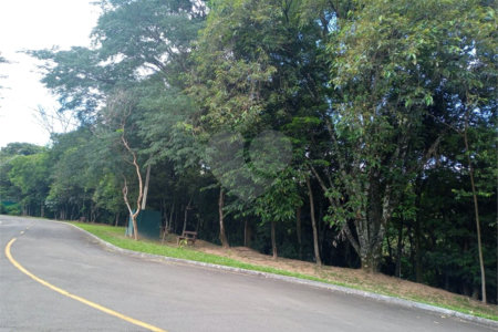 Terreno à venda no condomínio Portal do Lago, Valinhos - SP