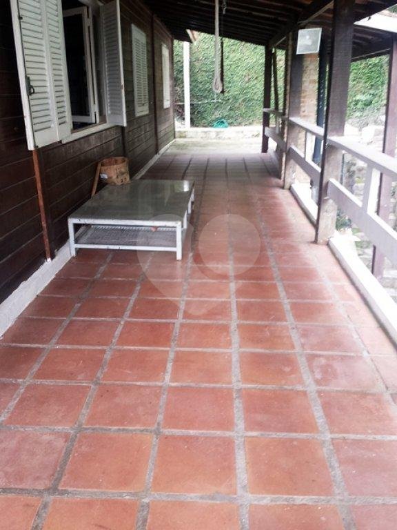 Casa à venda ou para alugar com 4 quartos, sendo 1 suíte, no condomínio Estrada Armando Barbosa ,6300, Mairiporã - SP