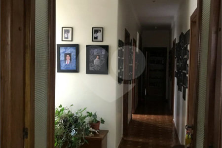 Apartamento de 345m2, 1 por andar.4 dormitórios (sendo 1 suite e 1 closet).