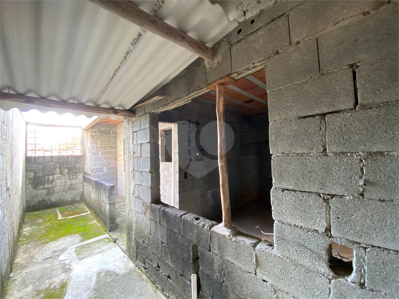 Casa à venda com 2 quartos, sendo 1 suíte, em Jardim Santa Inês, Suzano, SP