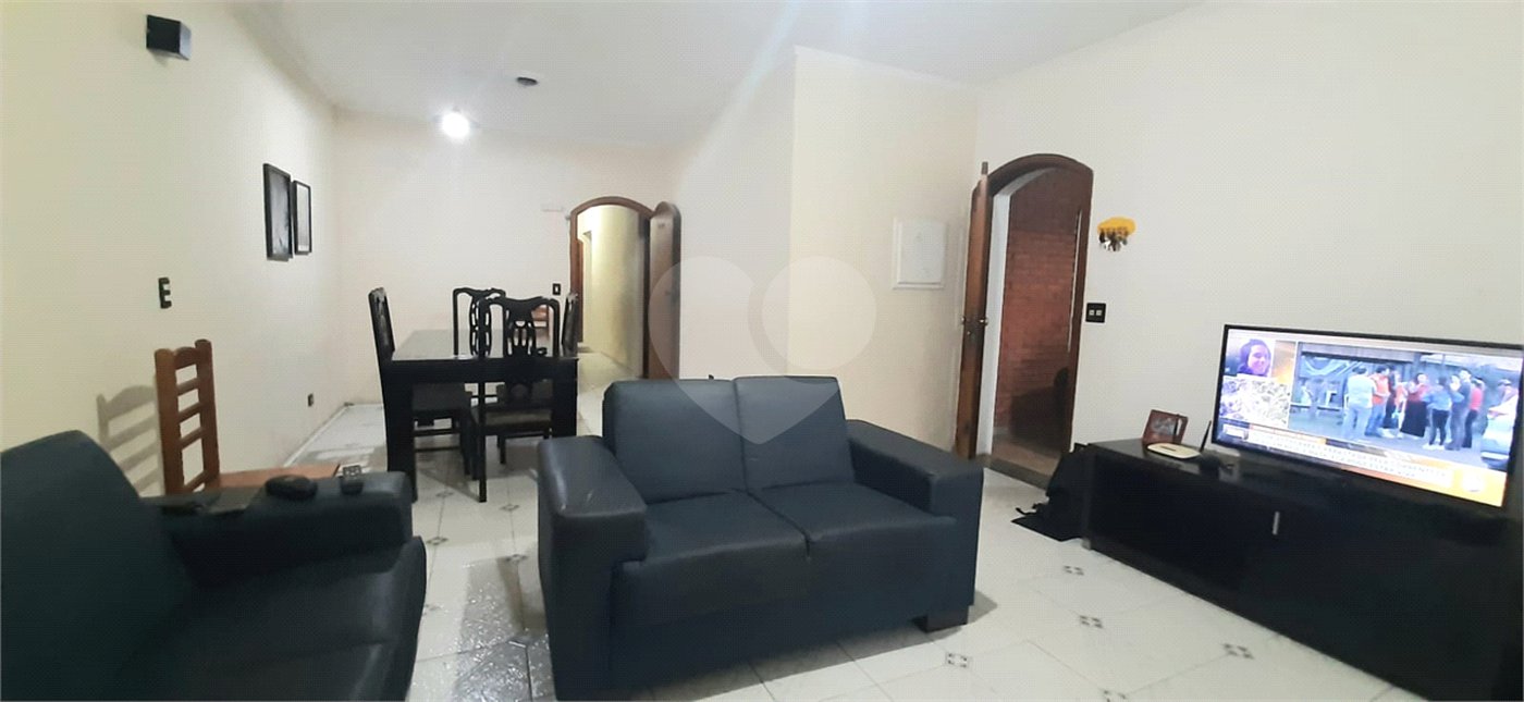 Casa à venda com 3 quartos, sendo 1 suíte, em Vila Nivi, São Paulo, SP