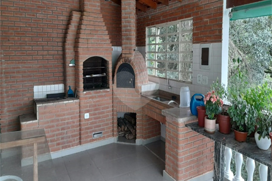 Casa à venda com 5 quartos, sendo 3 suítes,  no condomínio Alpes da Cantareira, Mairiporã - SP