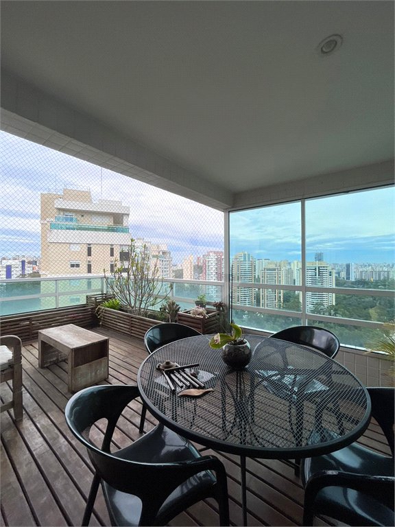 Apartamento à venda com 4 suítes em Jardim Morumbi, São Paulo, SP