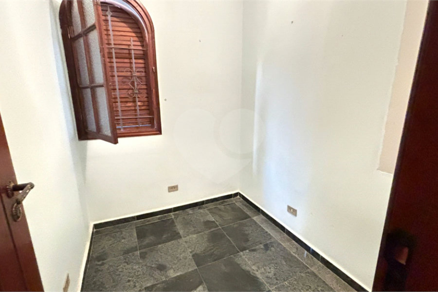 Sobrado à venda ou para alugar com 15 quartos em Tremembé, São Paulo, SP