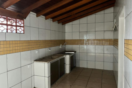 Casa para alugar com 4 quartos, sendo 2 suítes, no Centro, Três Lagoas, MS