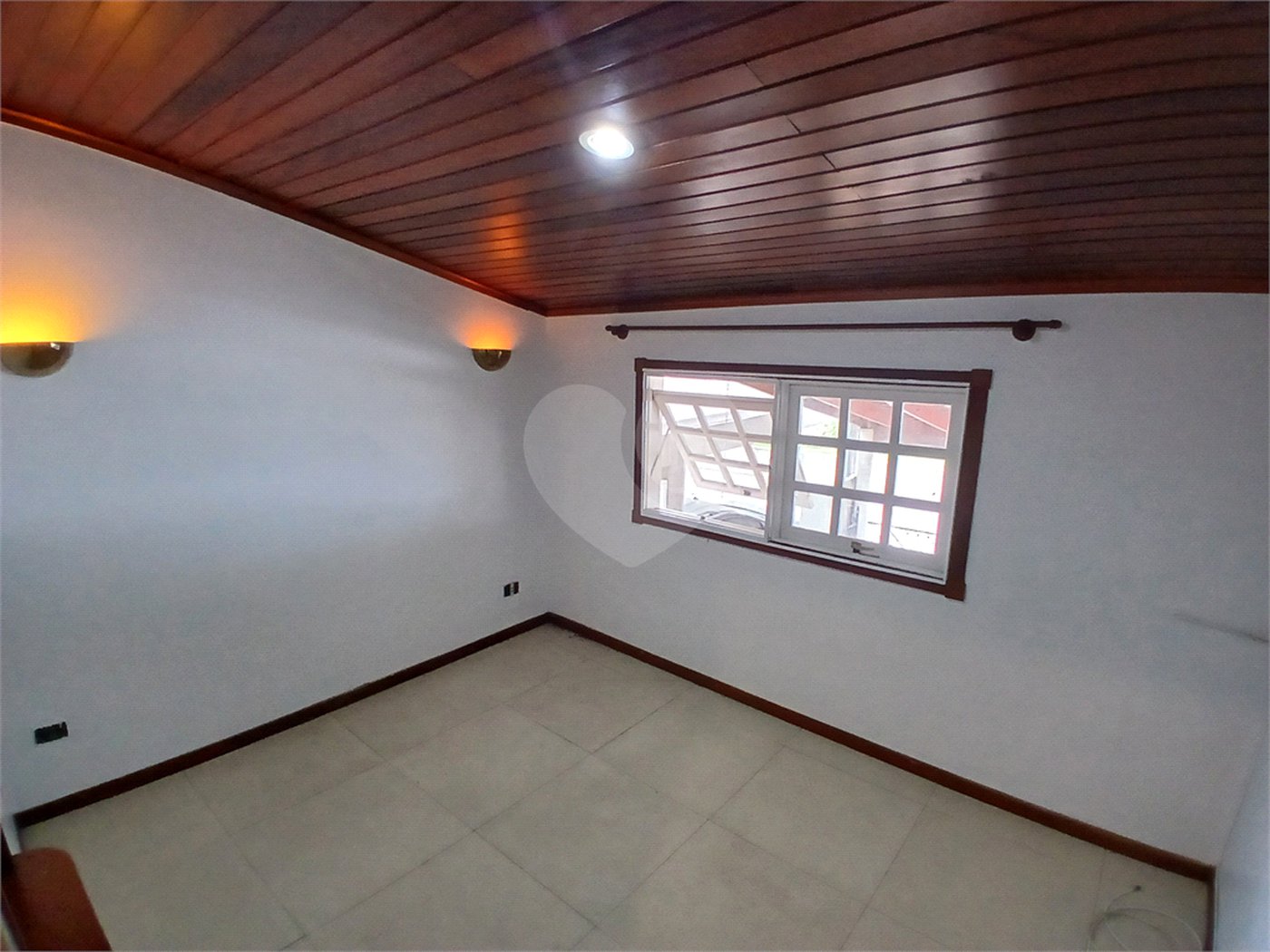 Casa à venda ou para alugar com 3 quartos, sendo 2 suítes, no condomínio Chácara das Rosas, São Paulo - SP