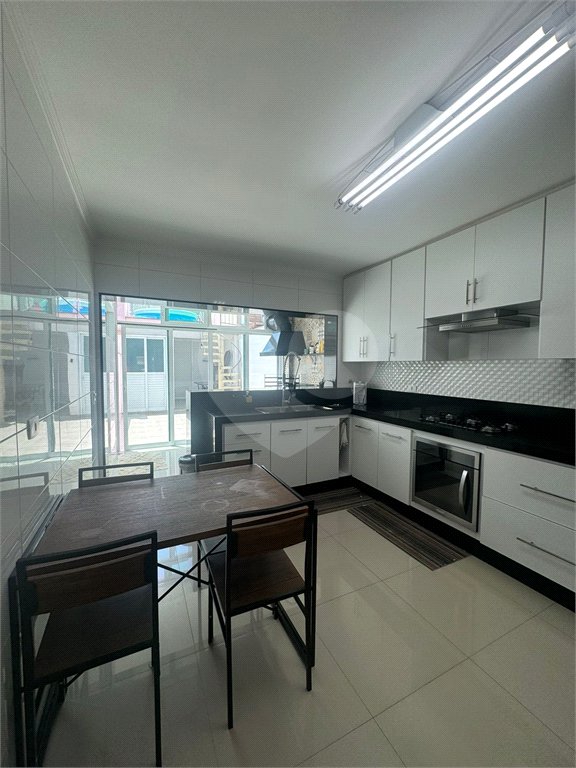 Sobrado à venda com 3 quartos, sendo 1 suíte, em Vila Nivi, São Paulo, SP