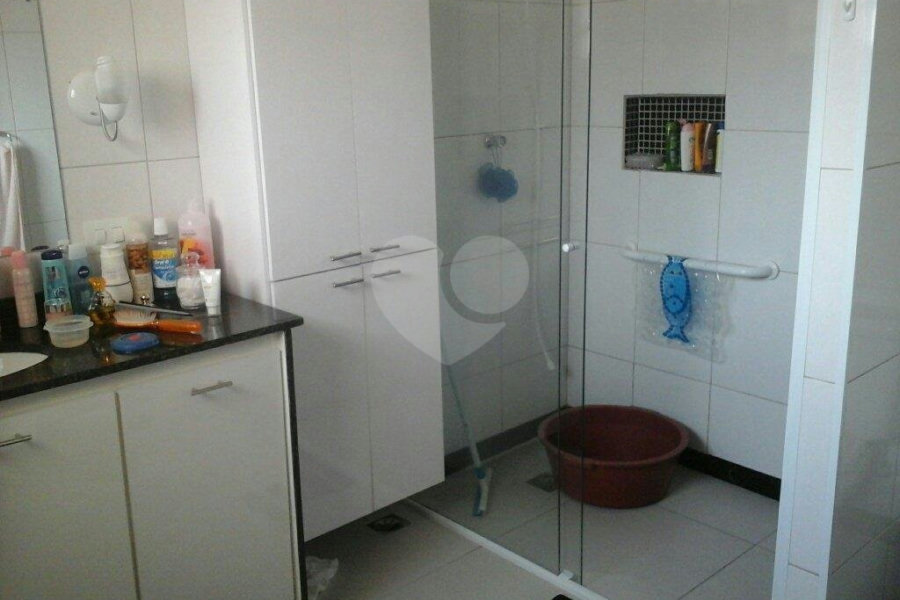 Casa de Vila à venda com 4 quartos, sendo 1 suíte, no condomínio Travessa Isadora,4, São Paulo - SP