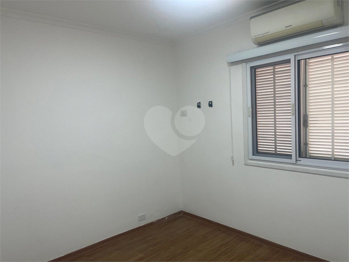 Casa à venda com 3 quartos, sendo 1 suíte,  no condomínio Vilagio Viccino, São Paulo - SP