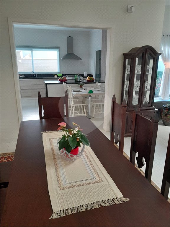 Casa à venda com 5 suítes no condomínio Ipe Velho, Vinhedo - SP