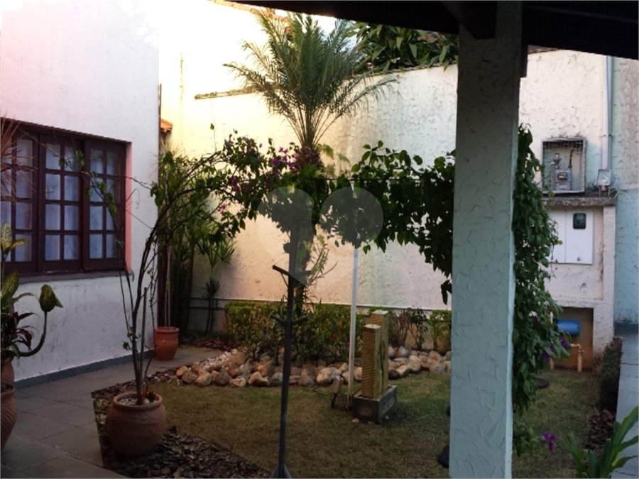 Casa à venda com 4 quartos, sendo 1 suíte, no condomínio Conjunto Residencial Green Village I, Mogi das Cruzes - SP