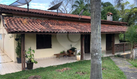 Casa Térrea à venda com 3 quartos, sendo 1 suíte,  em Olho D'água, Mairiporã, SP