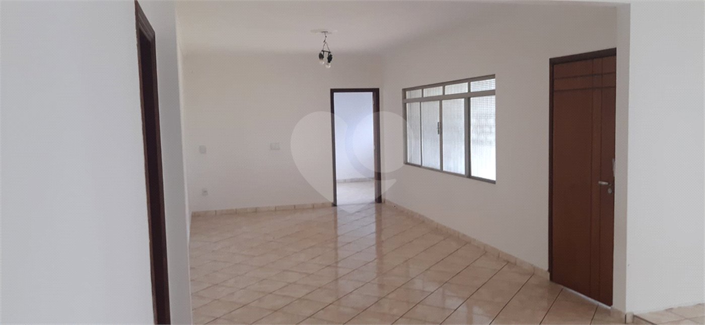 Casa à venda com 4 quartos, sendo 2 suítes, em Cidade Jardim, Araraquara, SP