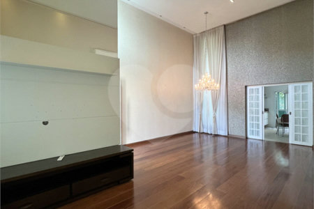 Casa à venda com 3 quartos, sendo 2 suítes, no condomínio Mirante do Horto, São Paulo - SP