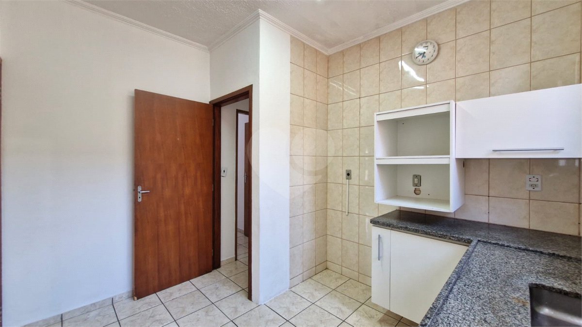 Casa para alugar com 3 quartos, sendo 1 suíte, no condomínio Santa Mônica, Atibaia - SP