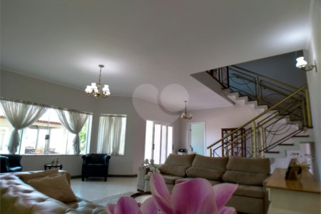 Casa à venda com 3 quartos, sendo 2 suítes,  no condomínio Vila Hípica I, Vinhedo - SP