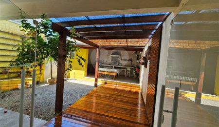 Sobrado à venda com 3 quartos, sendo 1 suíte,  em Residencial Colinas, Mogi das Cruzes, SP