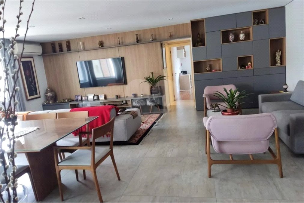 Apartamento à venda com 3 quartos, sendo 1 suíte,  em Santa Cecília, São Paulo, SP