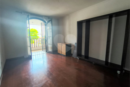 Sobrado à venda com 3 quartos, sendo 1 suíte,  em Jardim Esmeralda, São Paulo, SP